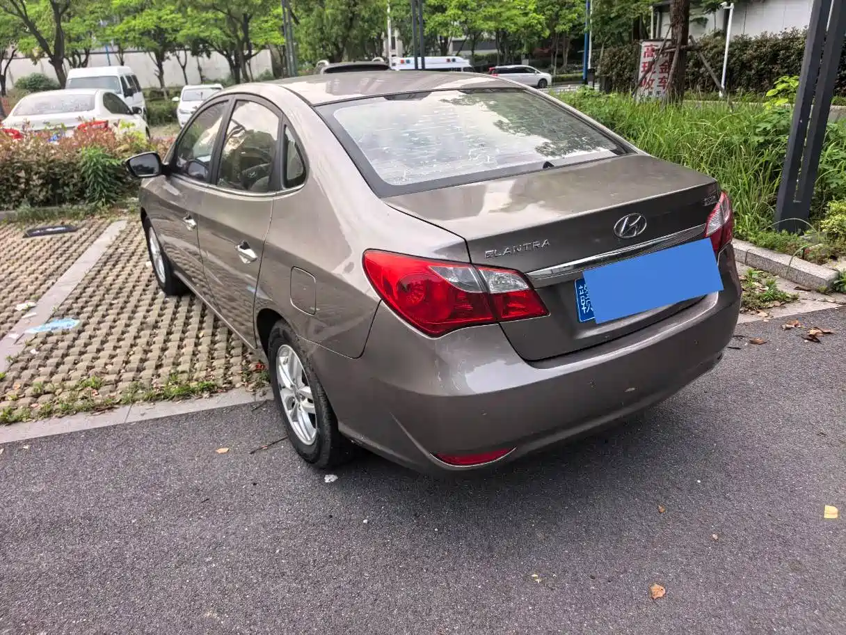 Hyundai Elantra 2011 1.6L Automatic Luxury фото 5