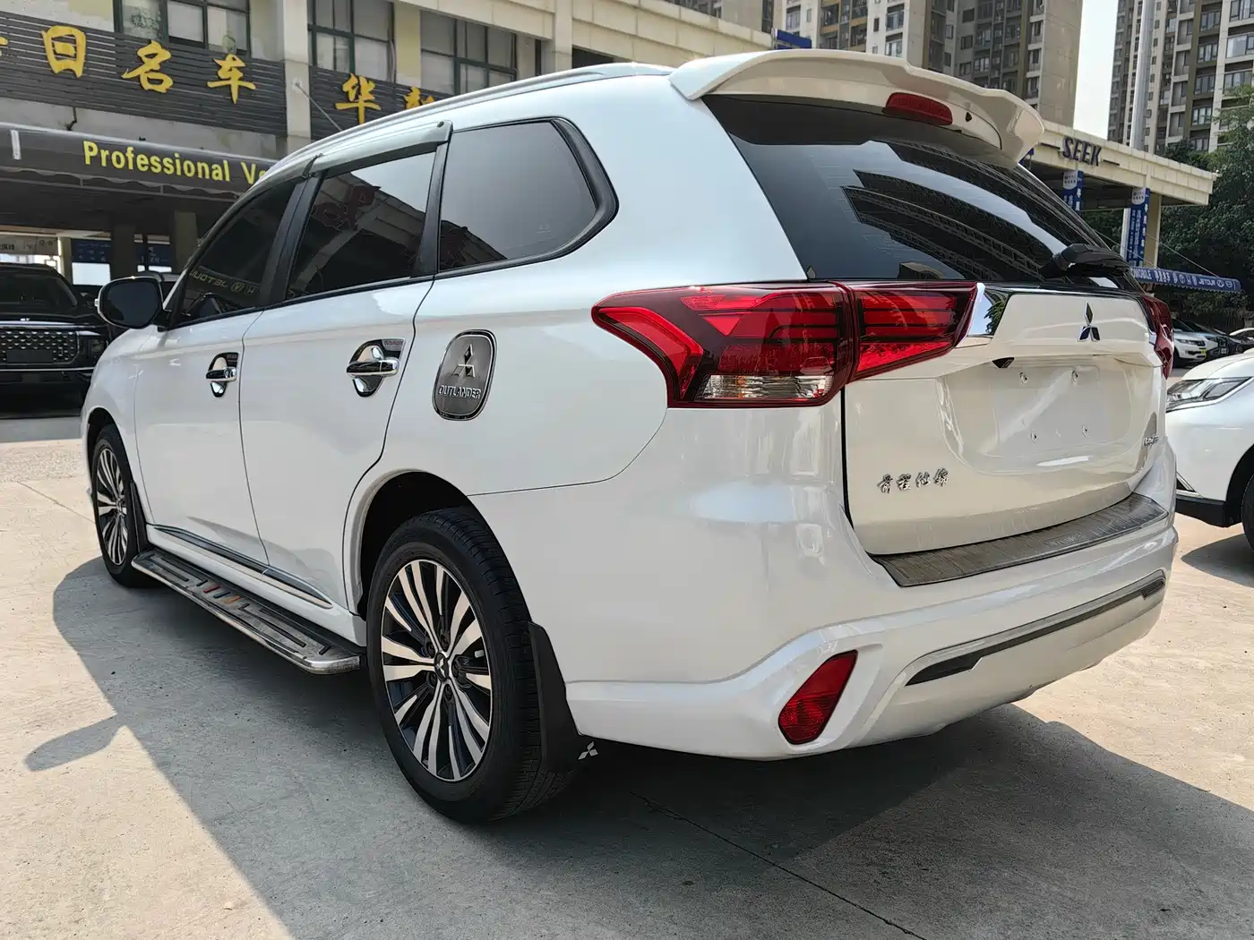 MITSUBISHI OUTLANDER