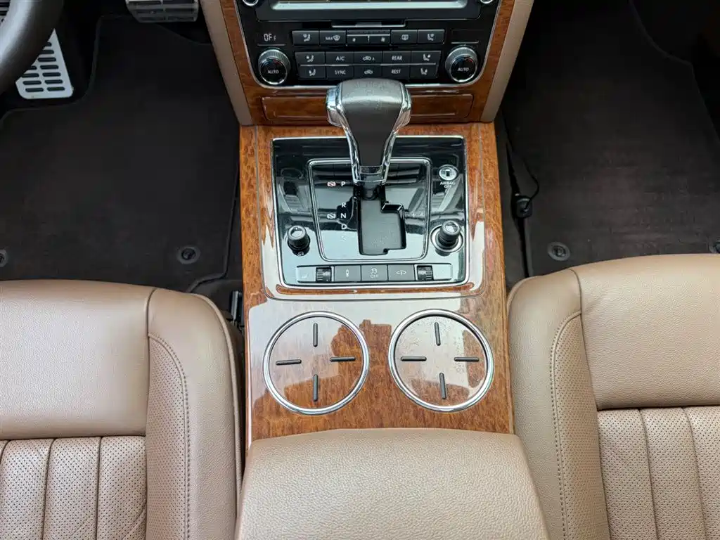 Volkswagen Phaeton 2014 3.0L Executive Edition фото 7
