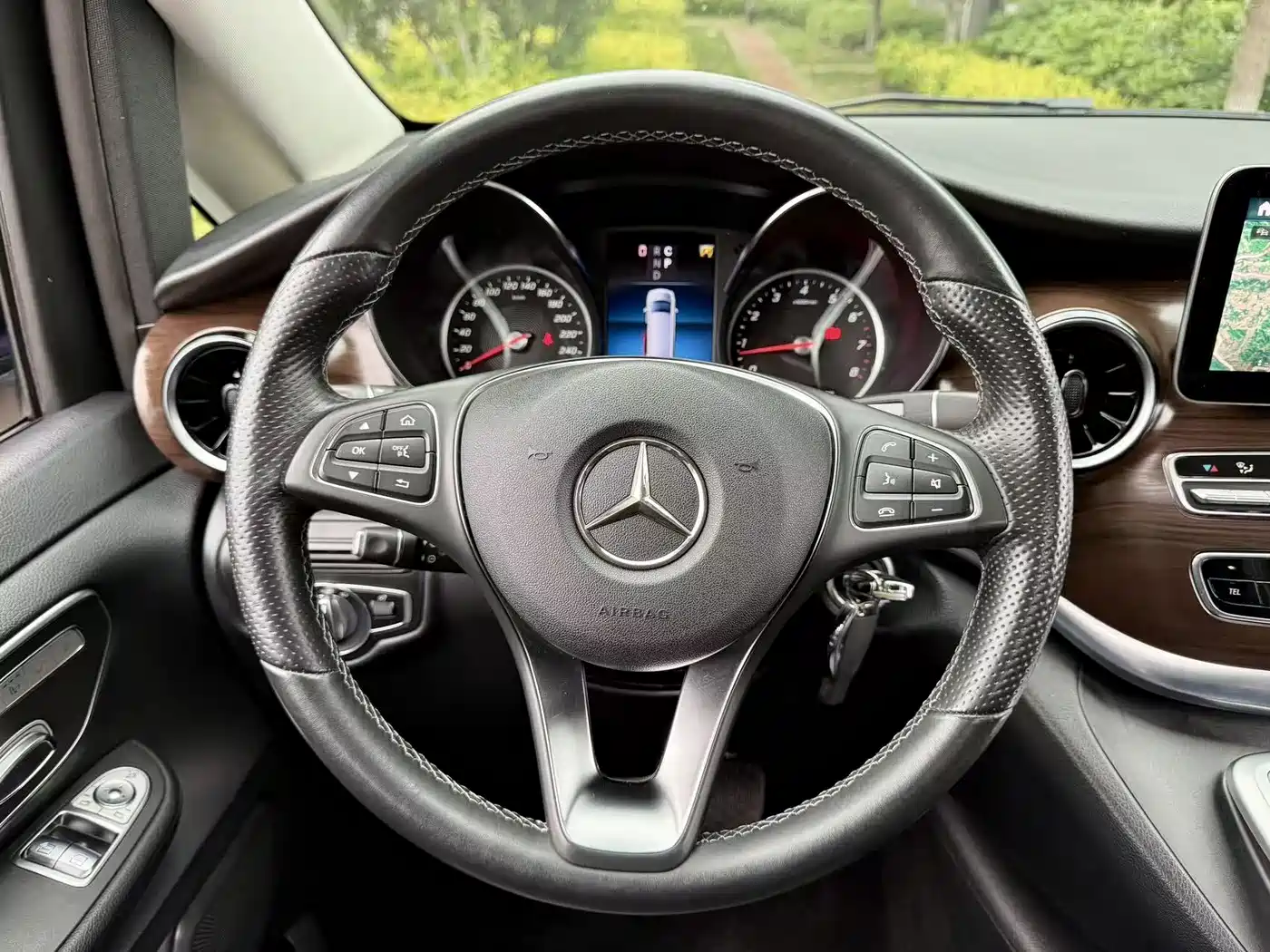 MERCEDES-BENZ V-CLASS