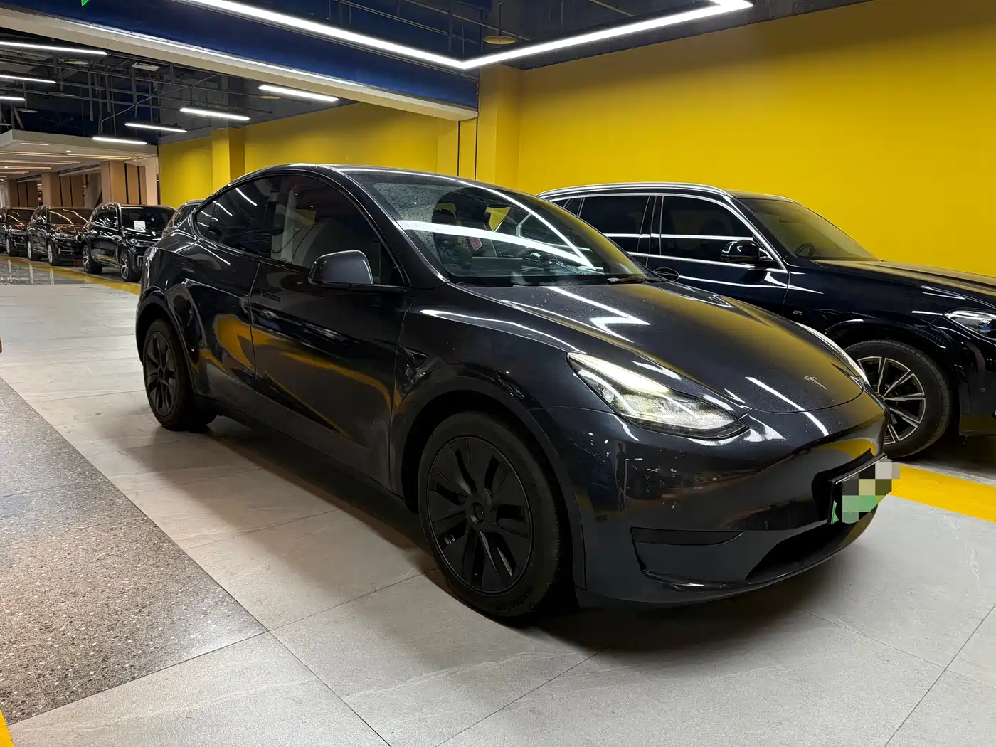 TESLA MODEL Y