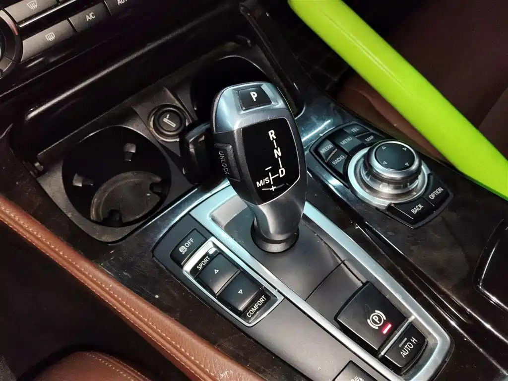 BMW 5 Series 2017 525Li Leading Edition фото 10