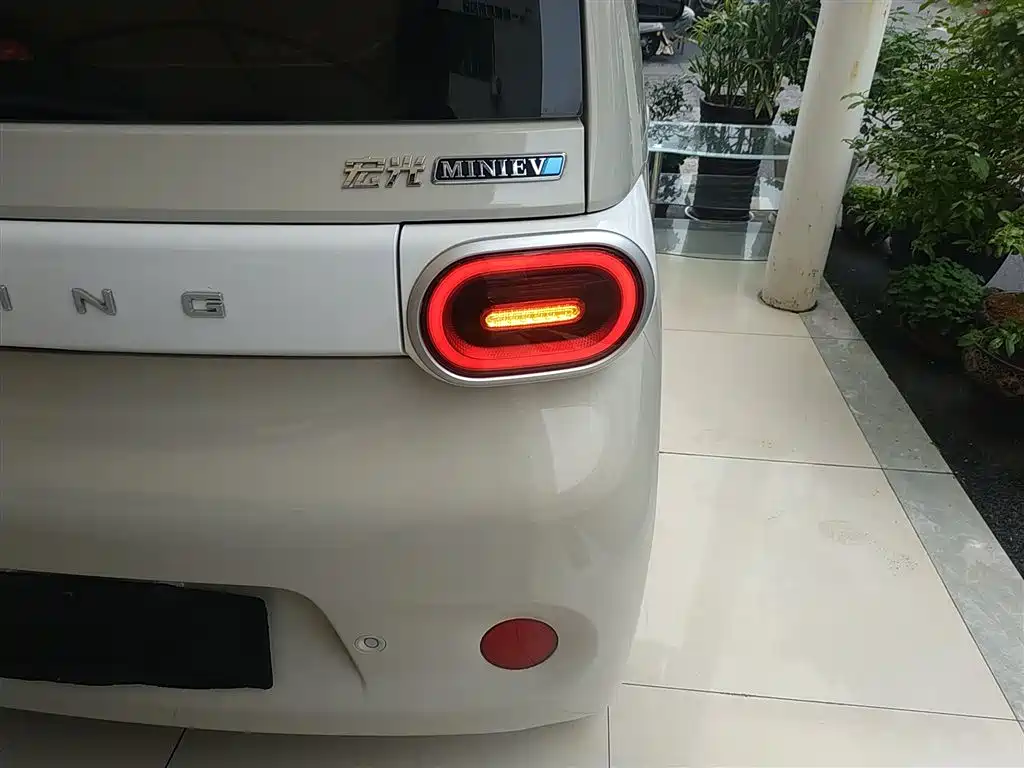 WULING AUTOMOBILE HONGGUANG MINIEV