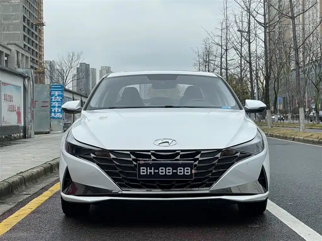HYUNDAI ELANTRA