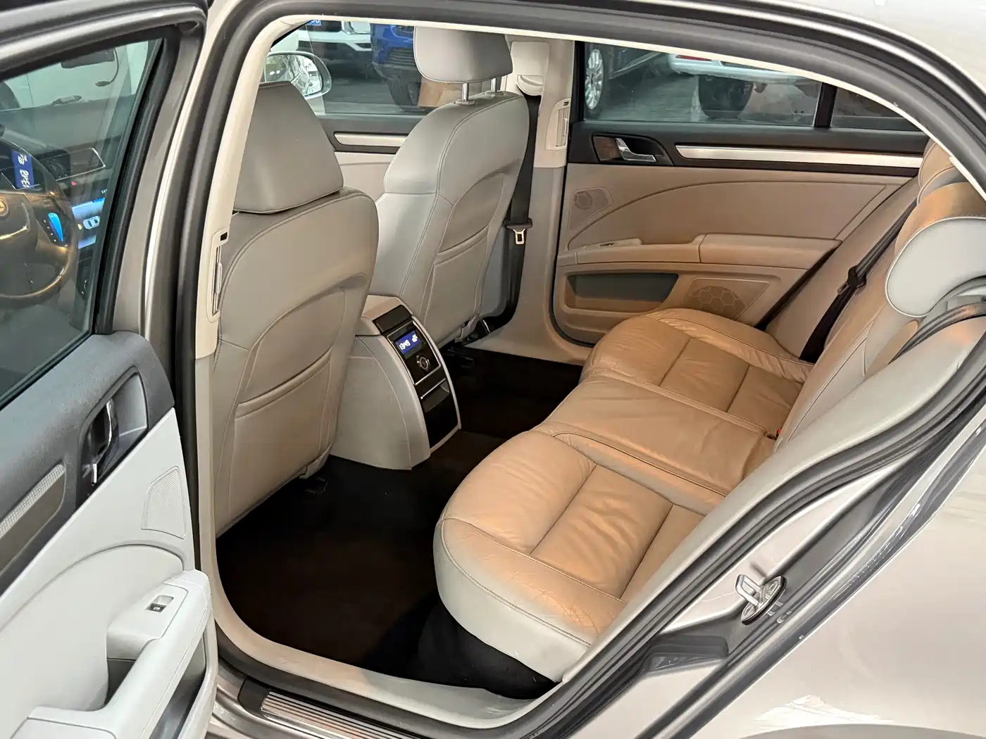 Škoda Superb 2012 1.8TSI Automatic Noble Elegance Edition фото 13