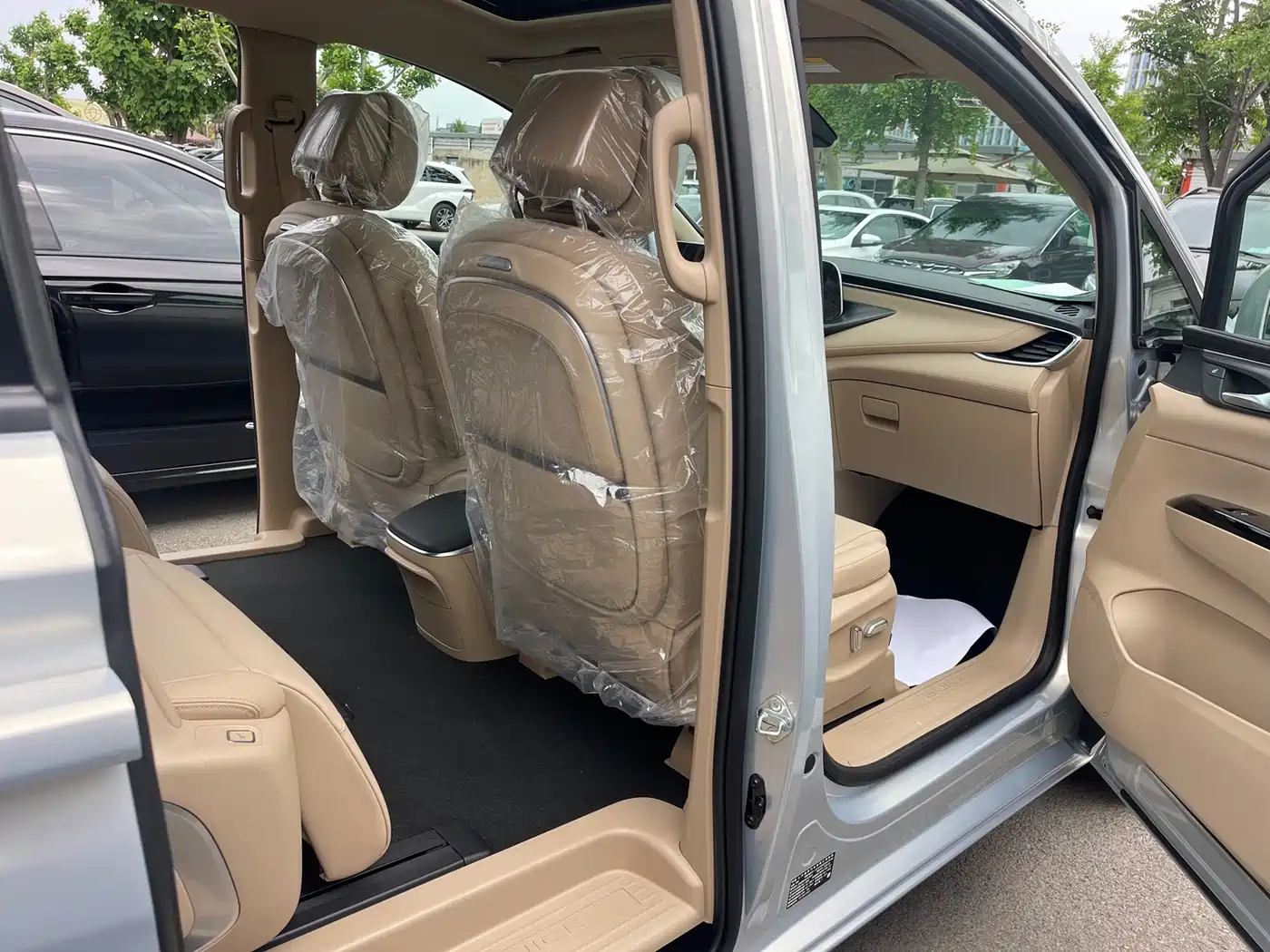 Buick GL8 New Energy 2025 Land Honor Premium Edition 7-Seater фото 11