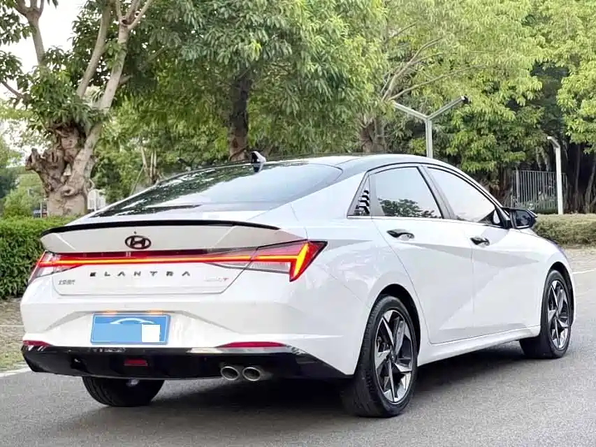 Hyundai Elantra 2021 1.5L CVT GLX Elite Edition фото 6