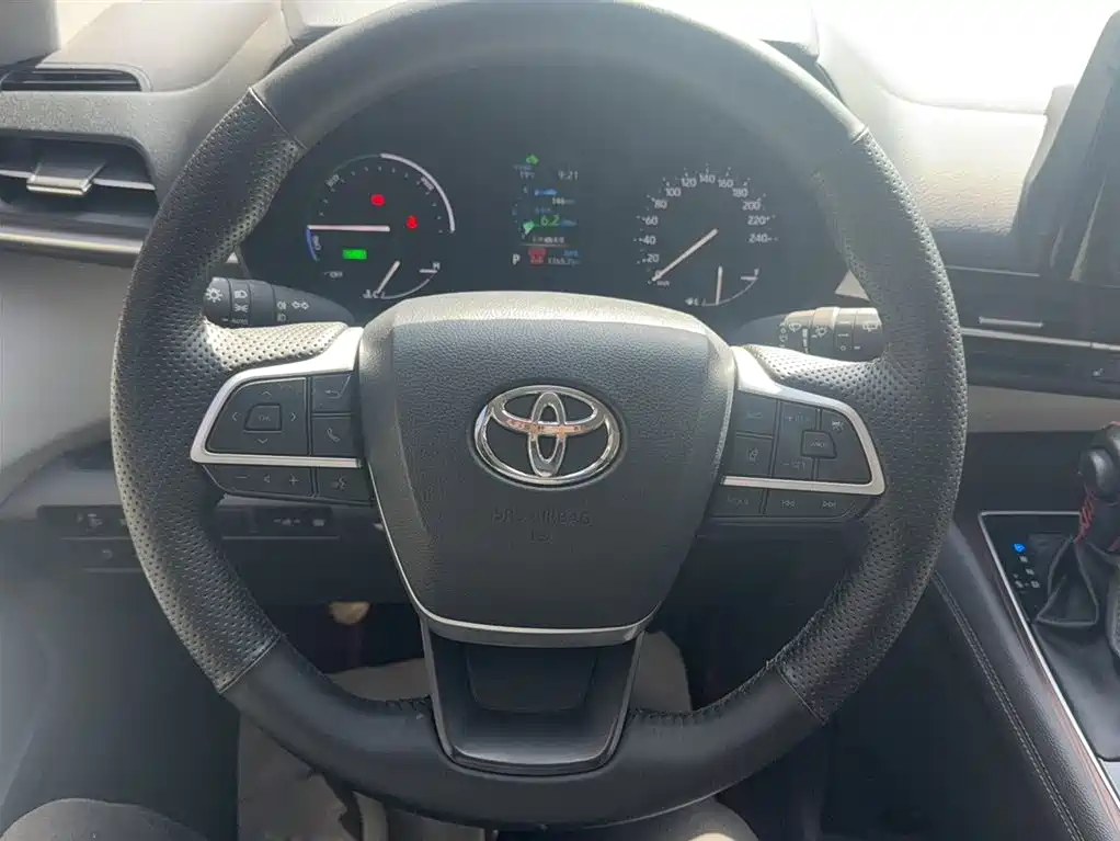 Toyota Granvia 2023 2.5L Hybrid Comfort Edition фото 4