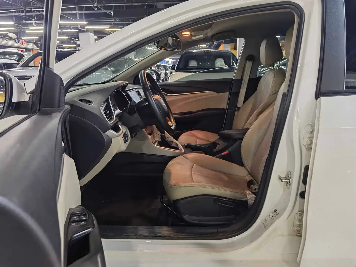 Buick Excelle 2016 15N Automatic Progressive фото 4