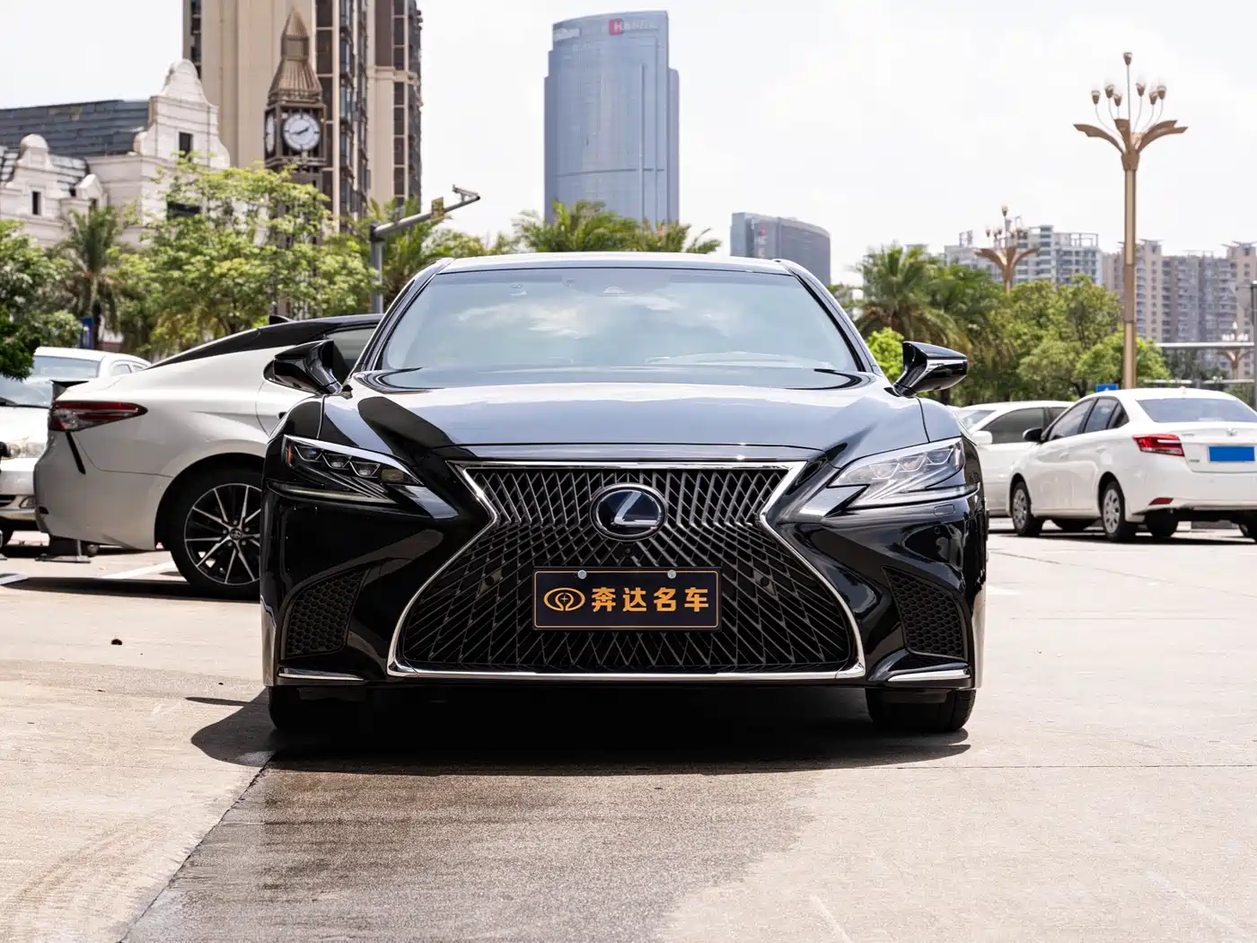 Lexus LS 2020 500h Luxury (China VI) фото 2