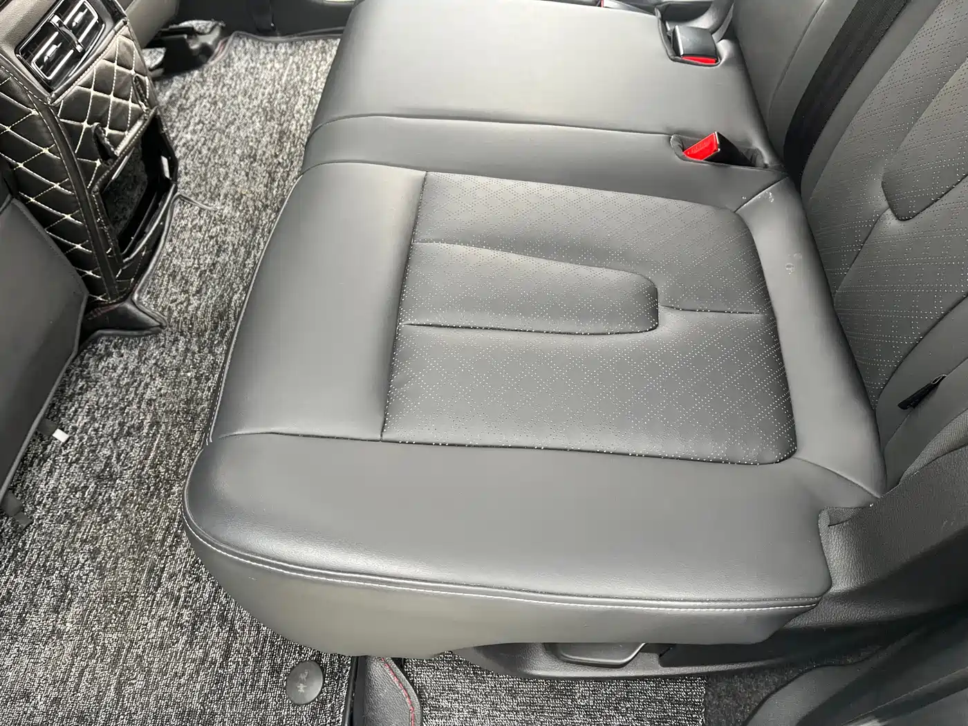 Jetour X90 2021 2021 1.6T DCT Shadow Premium Edition 7-Seater