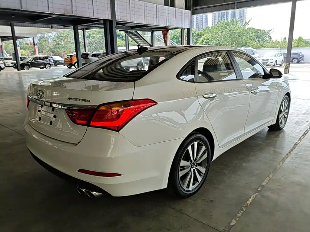 Photo 7 - Hyundai Mistra