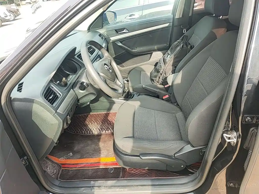 Volkswagen Lavida 2017 1.6L Manual Trend Edition фото 15
