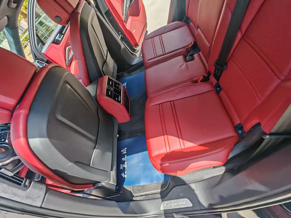 PORSCHE CAYENNE