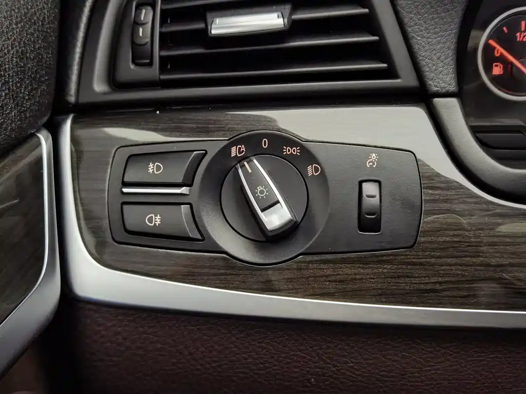 BMW 5 Series 2014 525Li Luxury Design Package фото 21