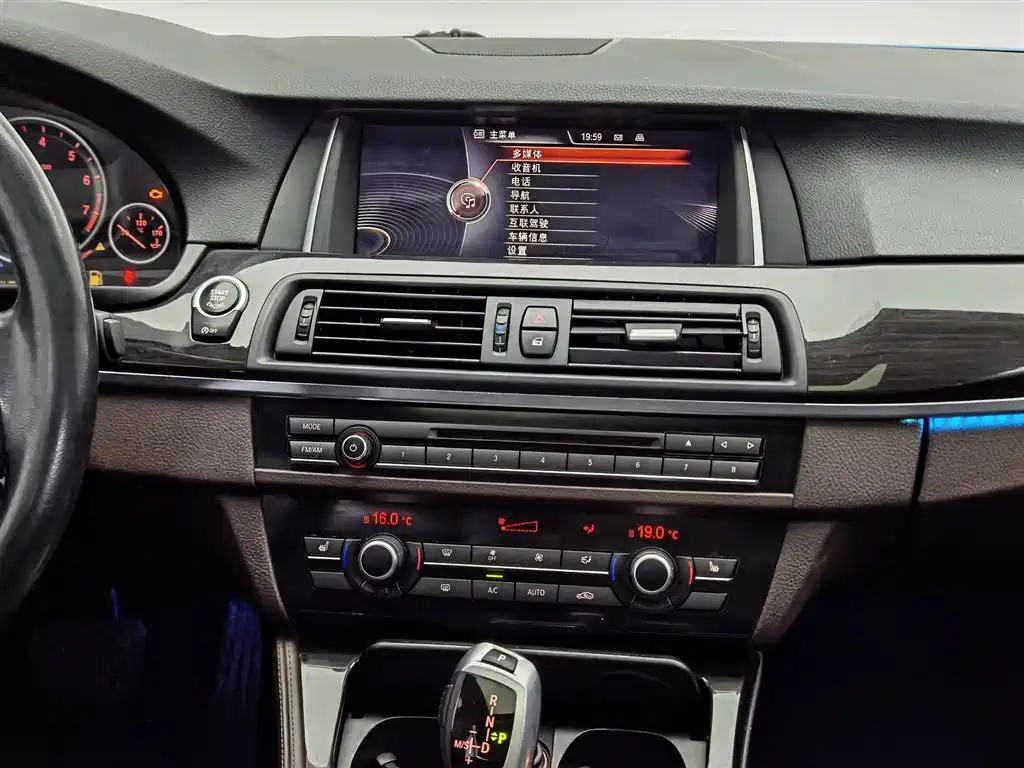 BMW 5 Series 2014 525Li Luxury Design Package фото 12