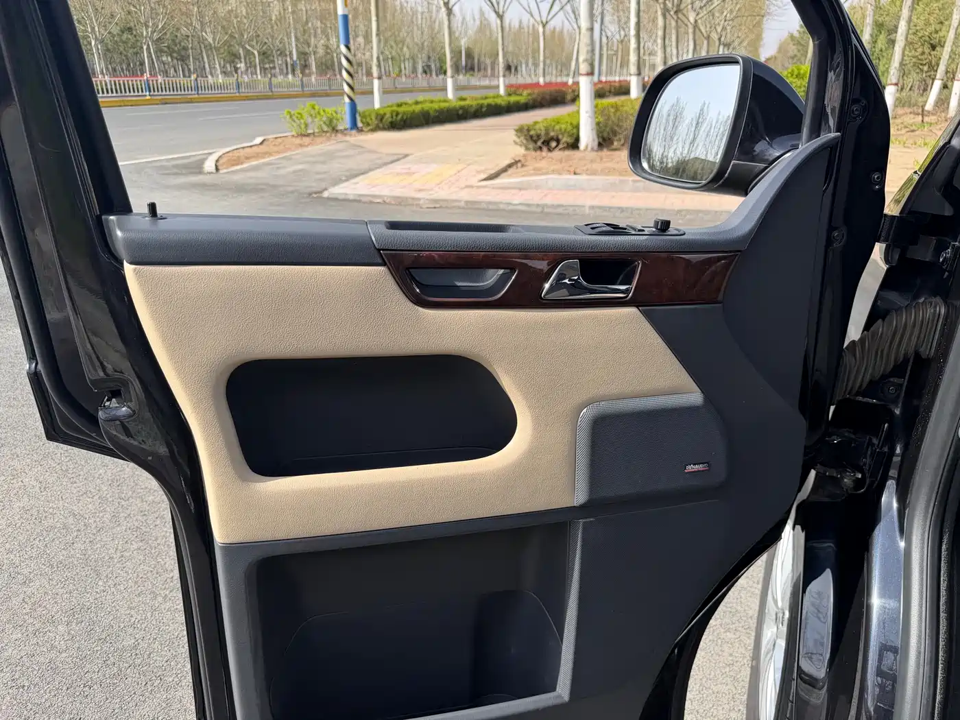 Volkswagen Multivan 2012 2.0TSI 4WD Premium фото 13
