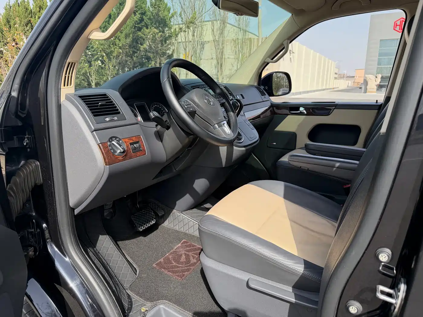 Volkswagen Multivan 2012 2.0TSI 4WD Premium фото 7