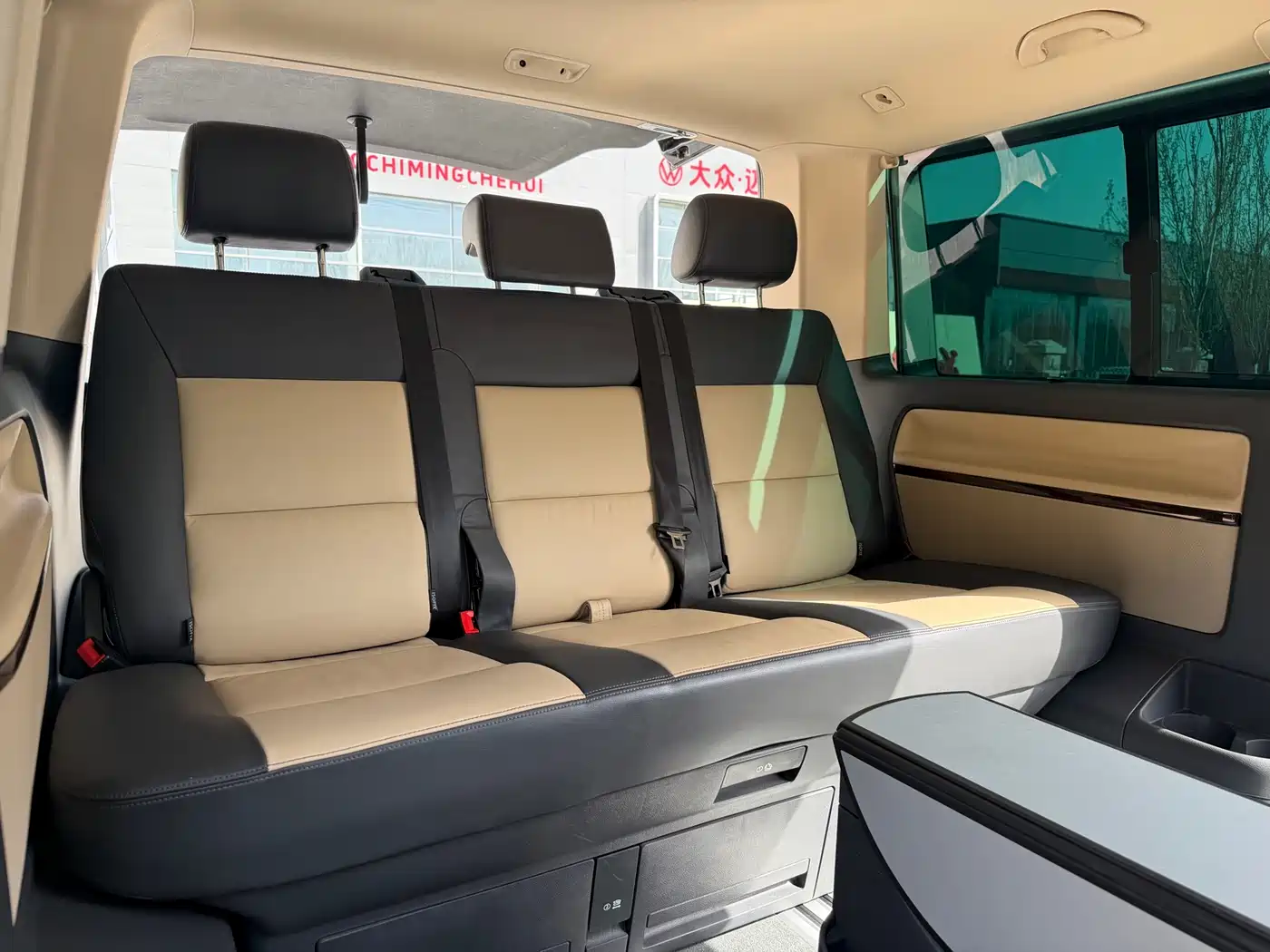 Volkswagen Multivan 2012 2.0TSI 4WD Premium фото 20