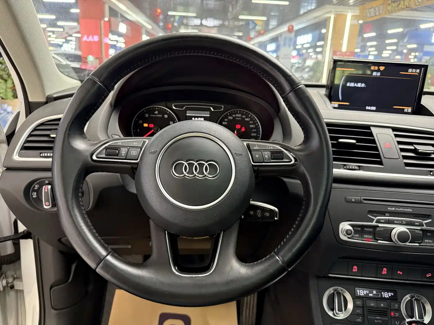 Audi Q3 2015 35 TFSI quattro Technology фото 13