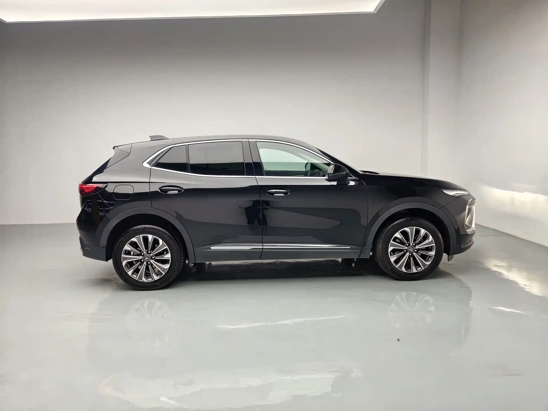 Photo 8 - Buick Envision S