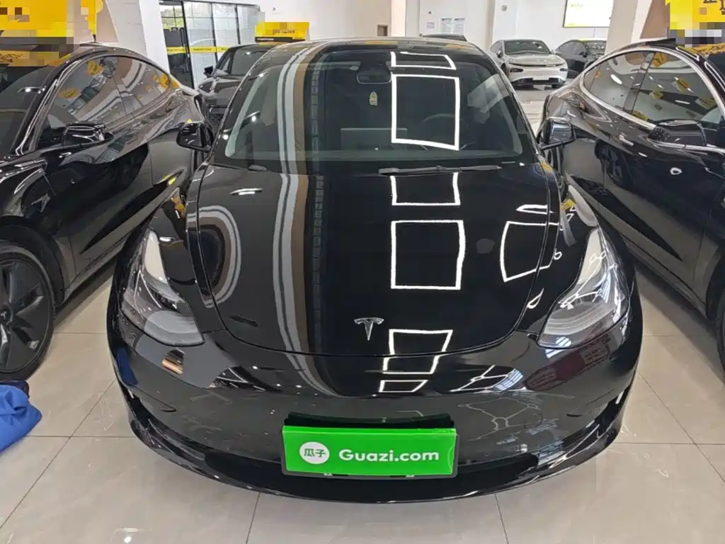 Фото 3 - Tesla Model 3