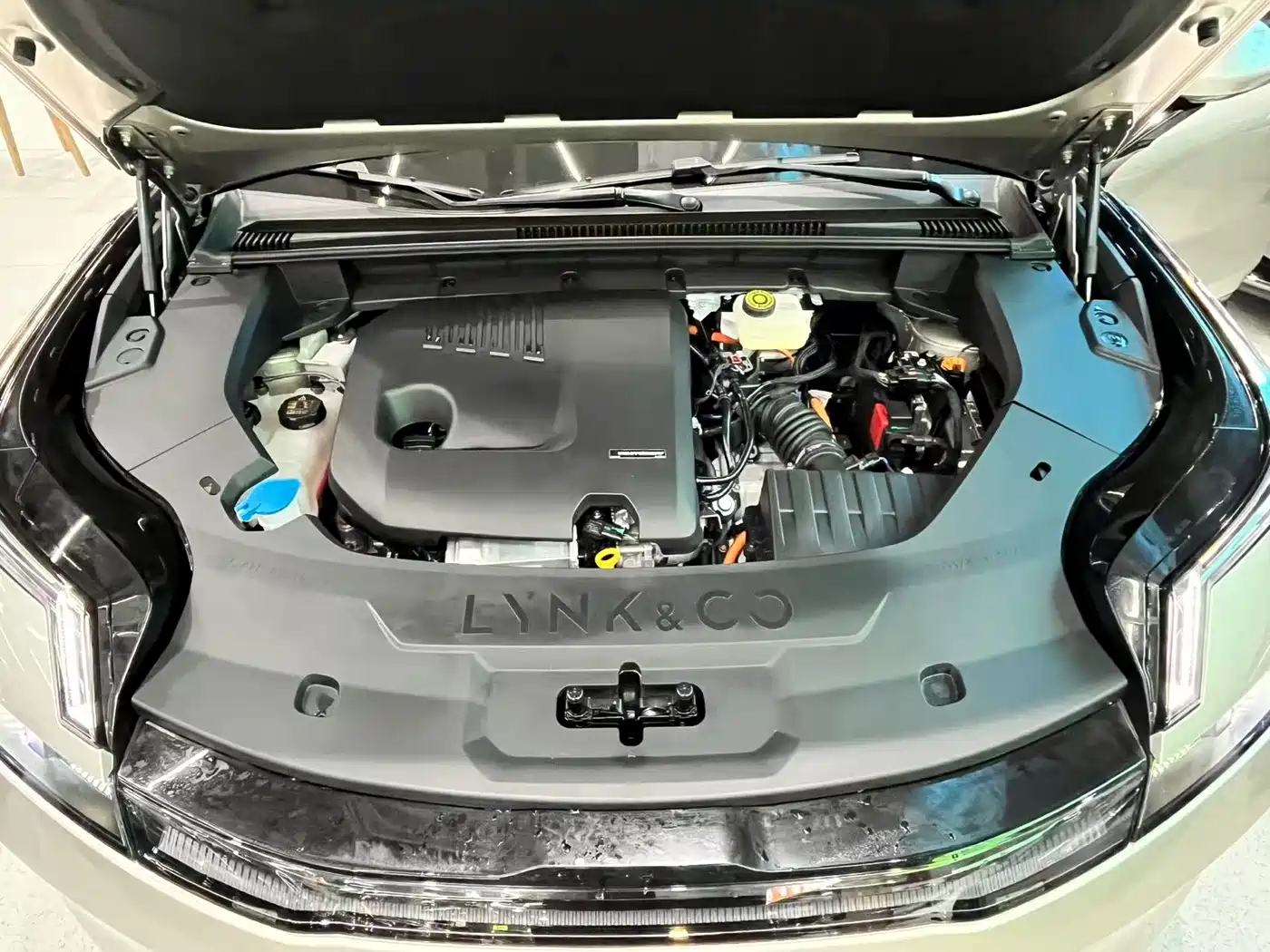 Lynk & Co 08 EM-P 2025 120km Long Range Pro фото 27