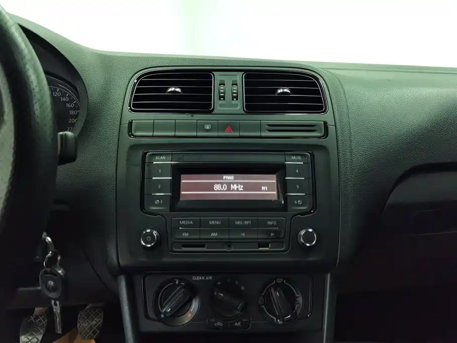 Volkswagen Polo 2016 1.4L Manual Trend фото 13