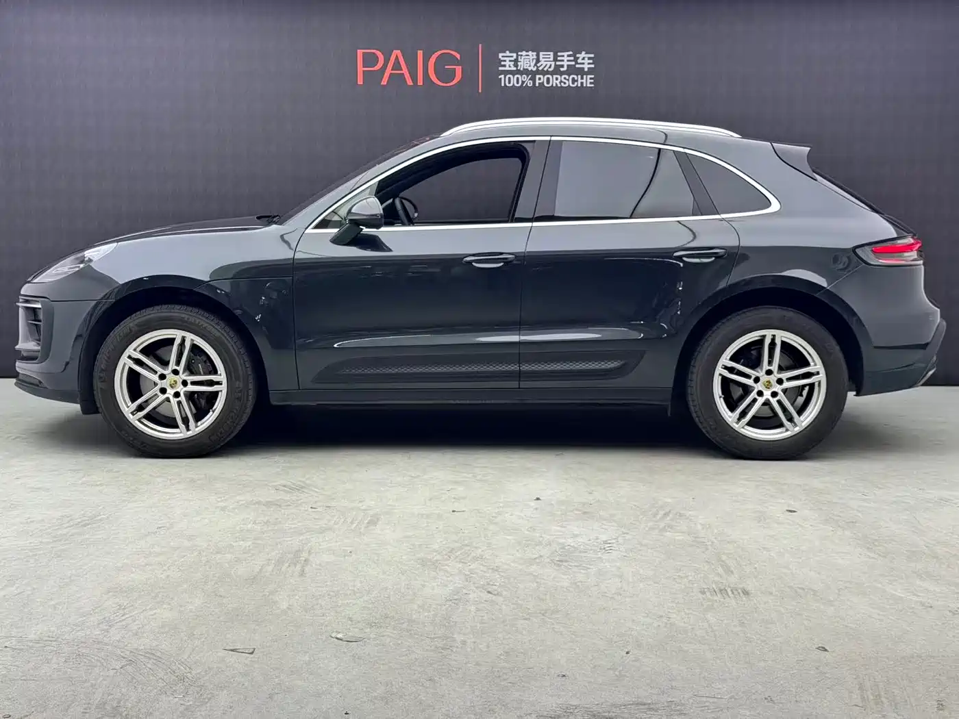 PORSCHE MACAN
