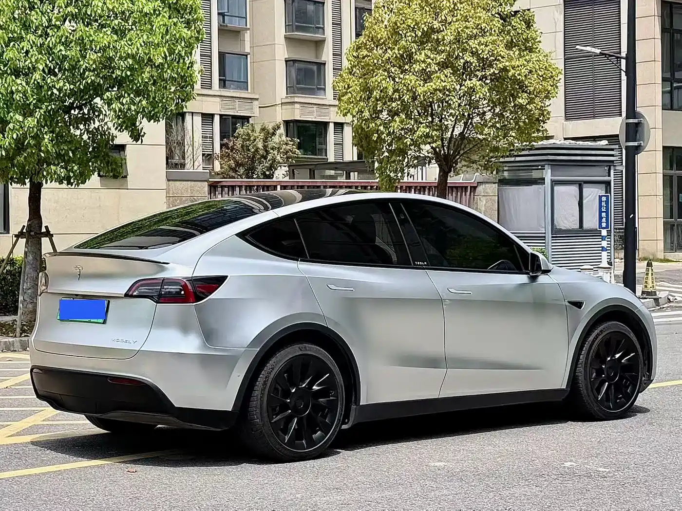 TESLA MODEL Y