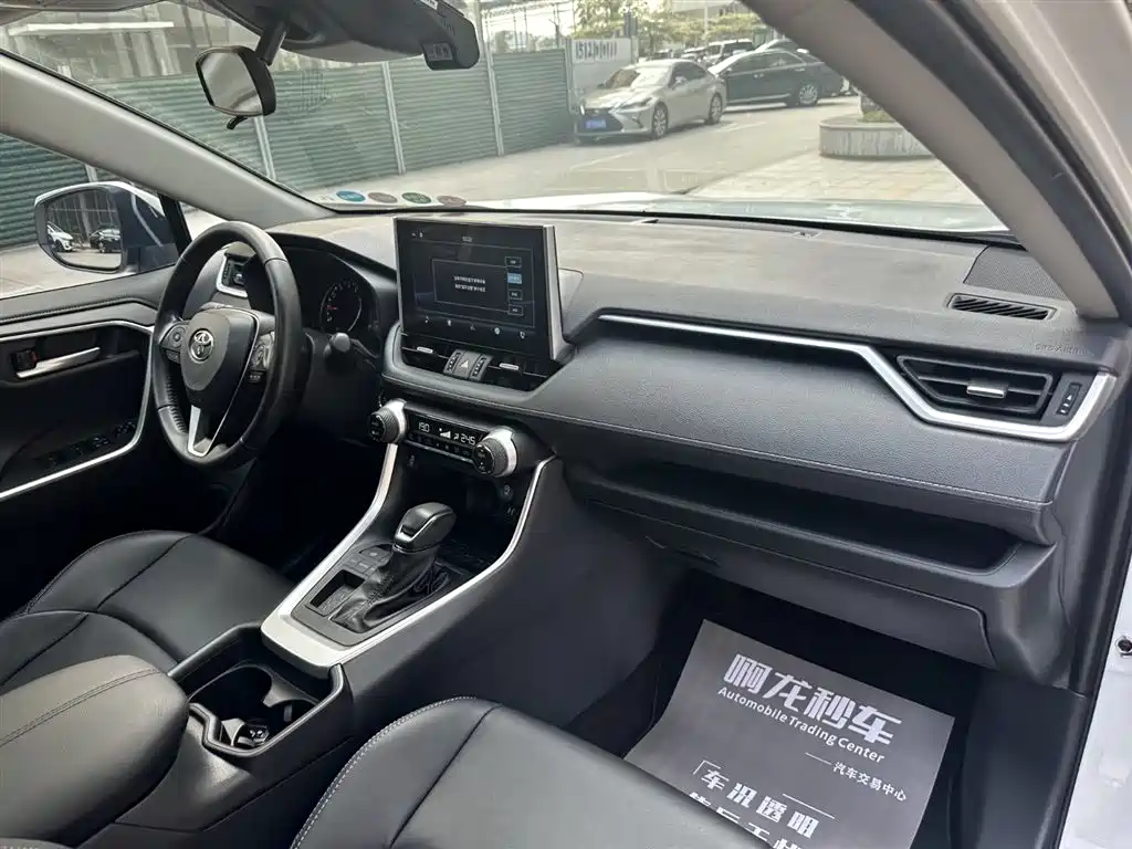 Toyota Wildlander 2022 2.0L CVT FWD Luxury PLUS Edition фото 6