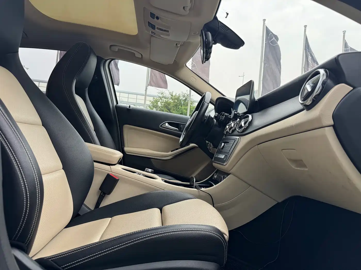 Mercedes-Benz GLA 2018 GLA 200 Dynamic фото 13