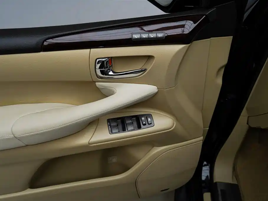 Lexus LX 2009 570 фото 7