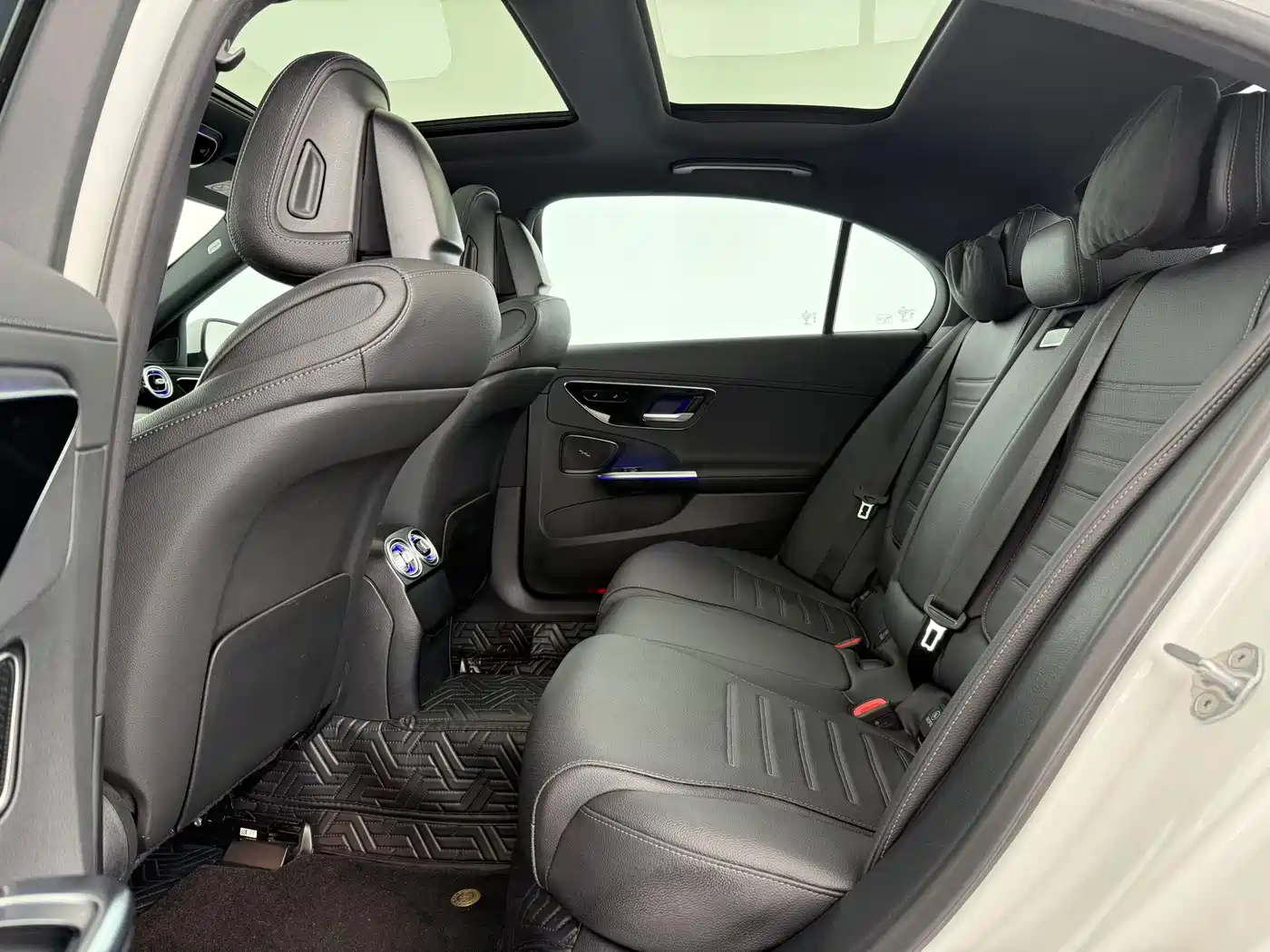 Mercedes-Benz C-Class 2023 Facelift C 260 L Sport Edition фото 6