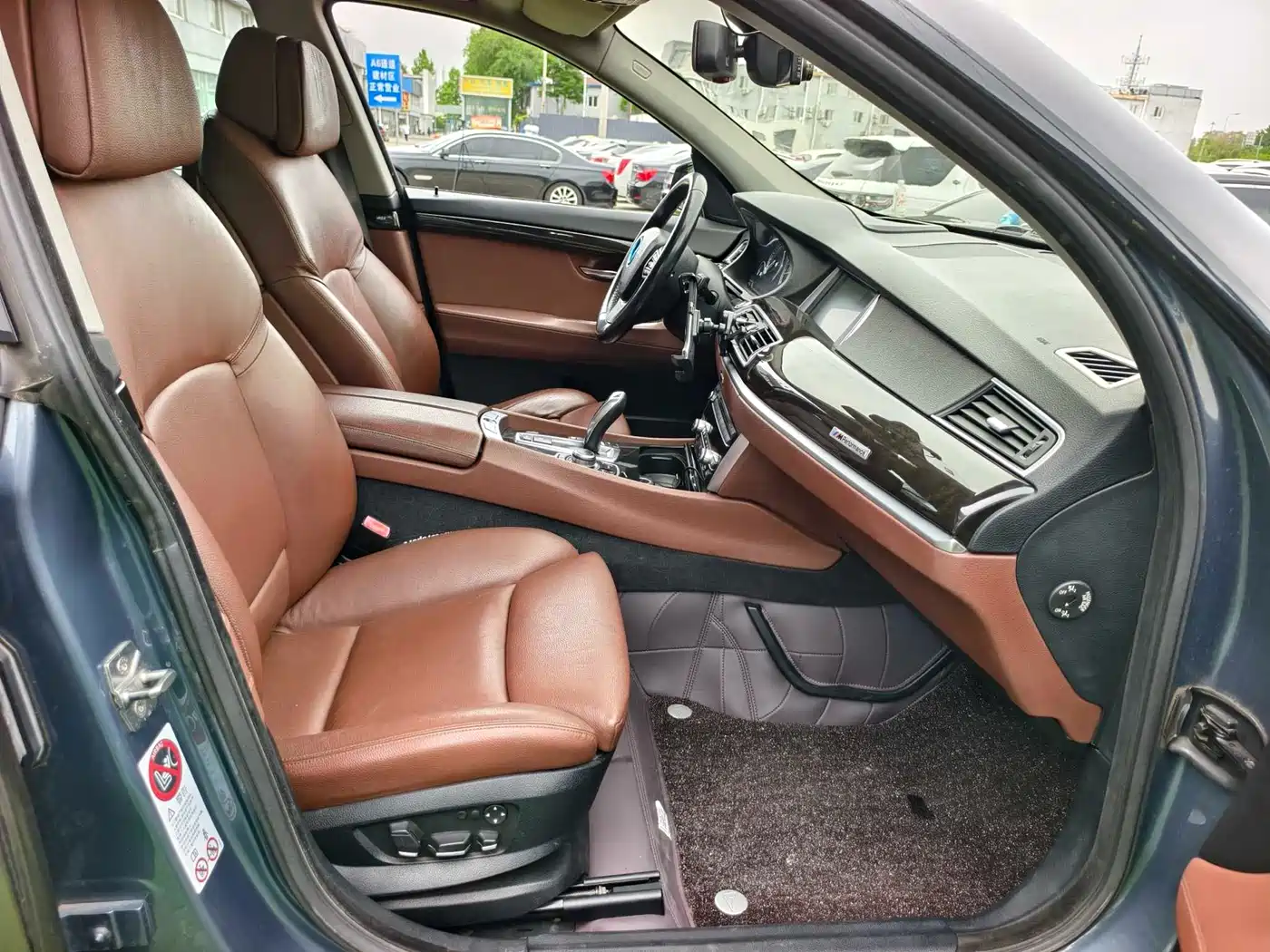 BMW 5 Series GT 2010 535i Luxury Model фото 12