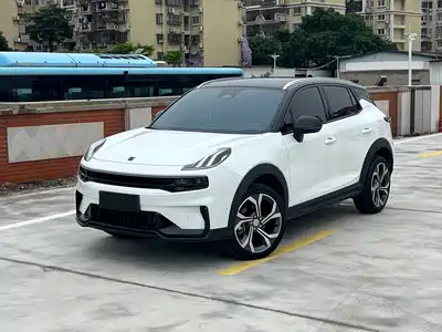 Lynk & Co 06