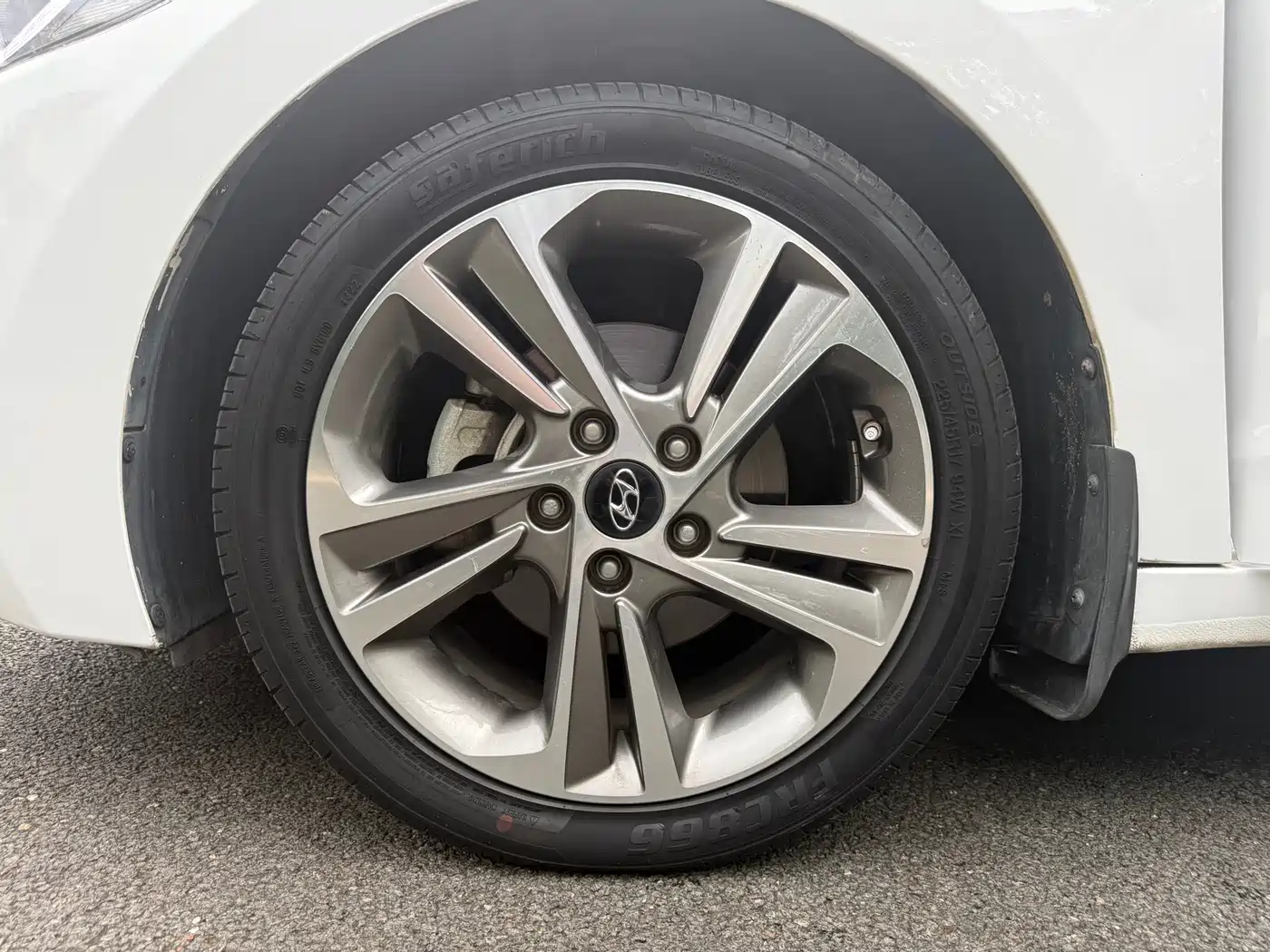 Hyundai Elantra 2016 1.6L Auto Smart·Luxury Edition фото 18