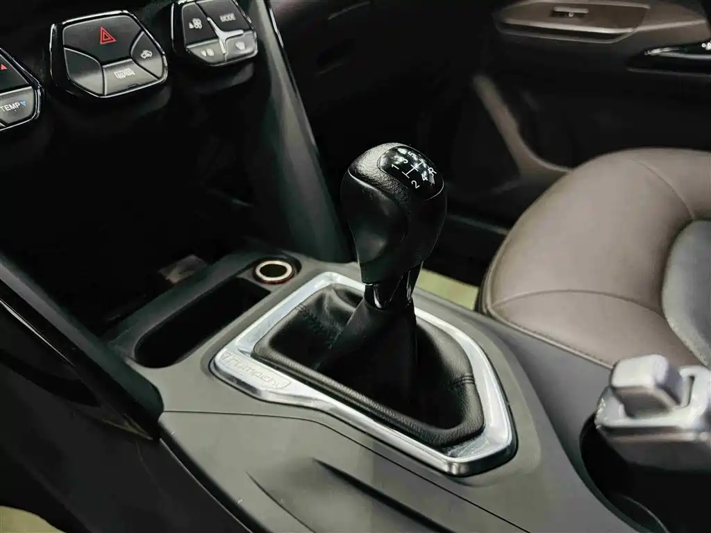 GAC Trumpchi Trumpchi GS4 2015 200T Manual Luxury Edition фото 15