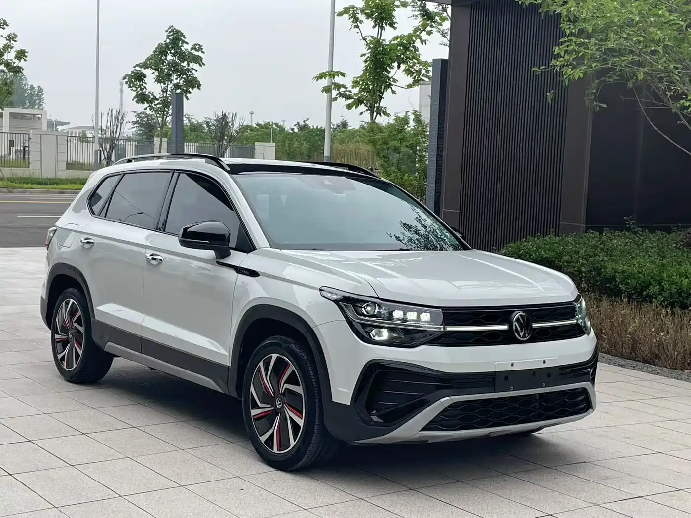 Volkswagen Tharu 2024 300TSI 2WD Full Moon Edition фото 3