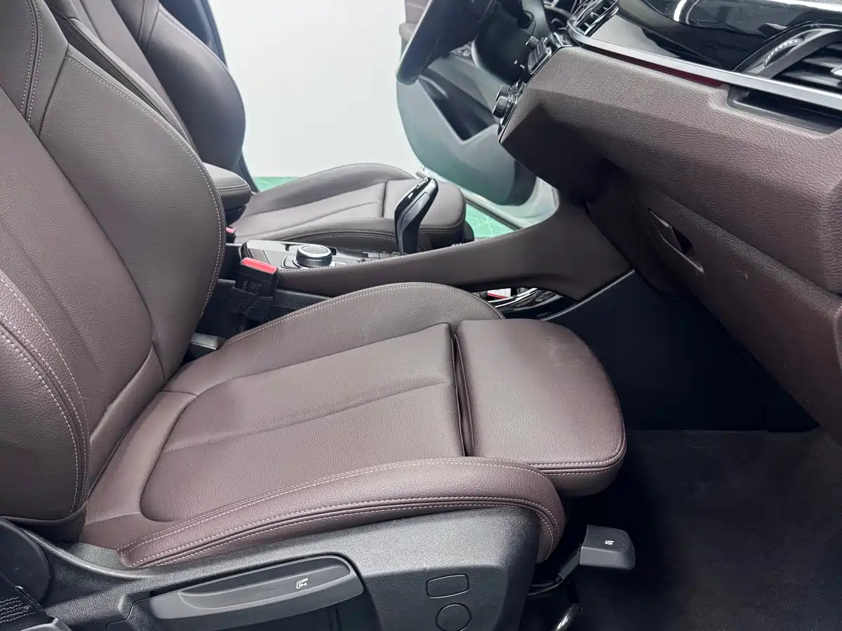 BMW X1 2022 sDrive20Li Premium фото 9