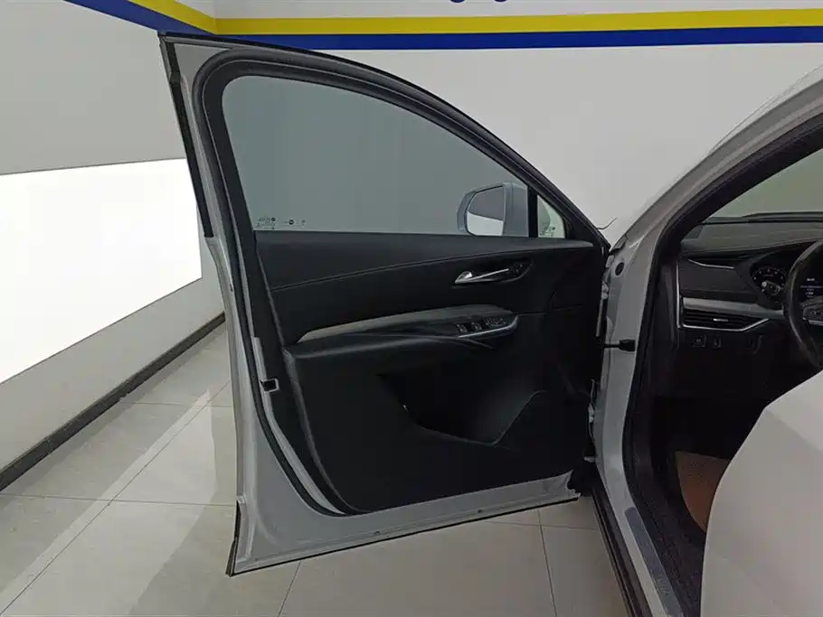 Cadillac XT4 2021 28T FWD Premium Edition фото 7