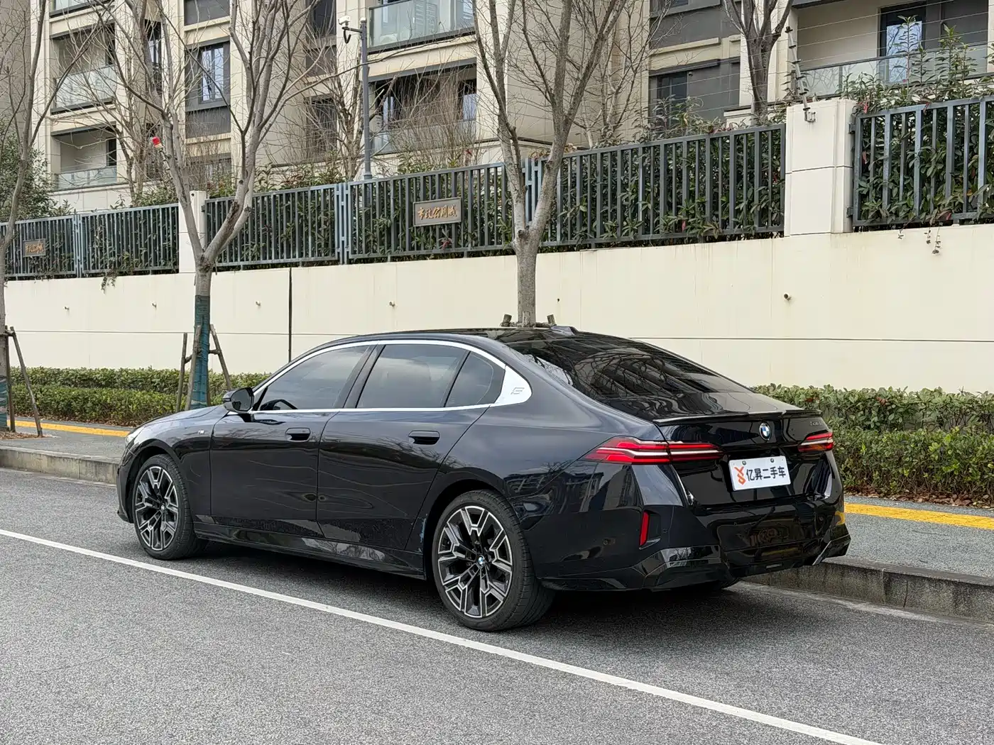 BMW 5 Series 2024 530Li Premium M Sport Package фото 5
