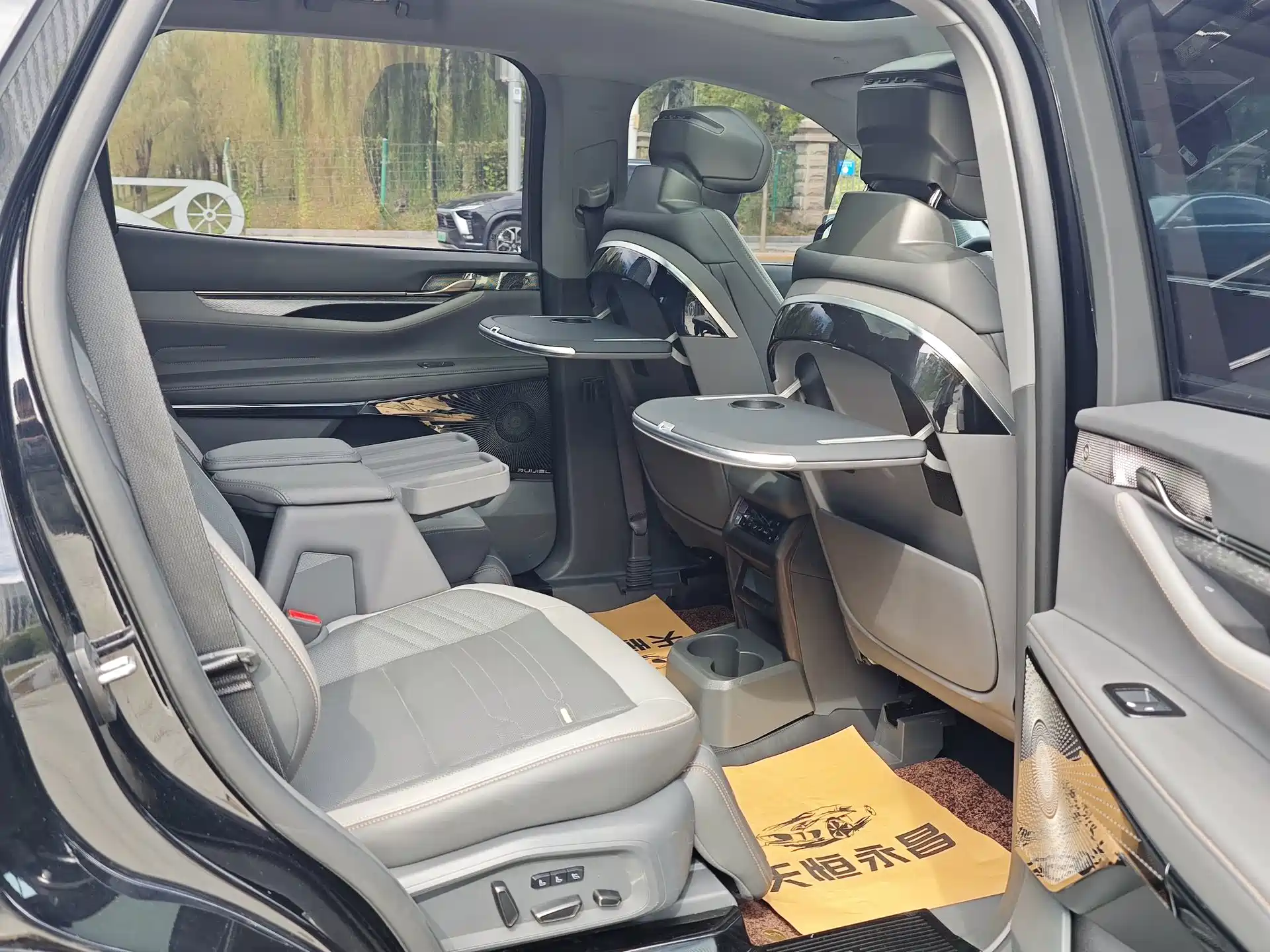 Фото 14 - Ford Edge