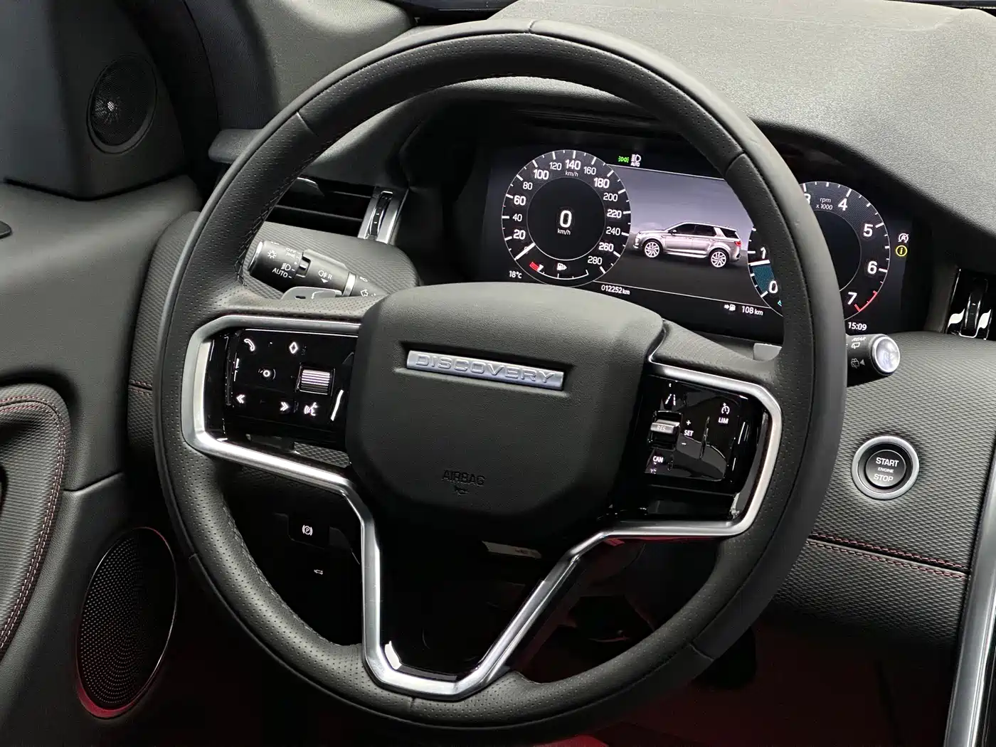 Land Rover Discovery Sport 2023 249PS R-Dynamic S Performance Version фото 11