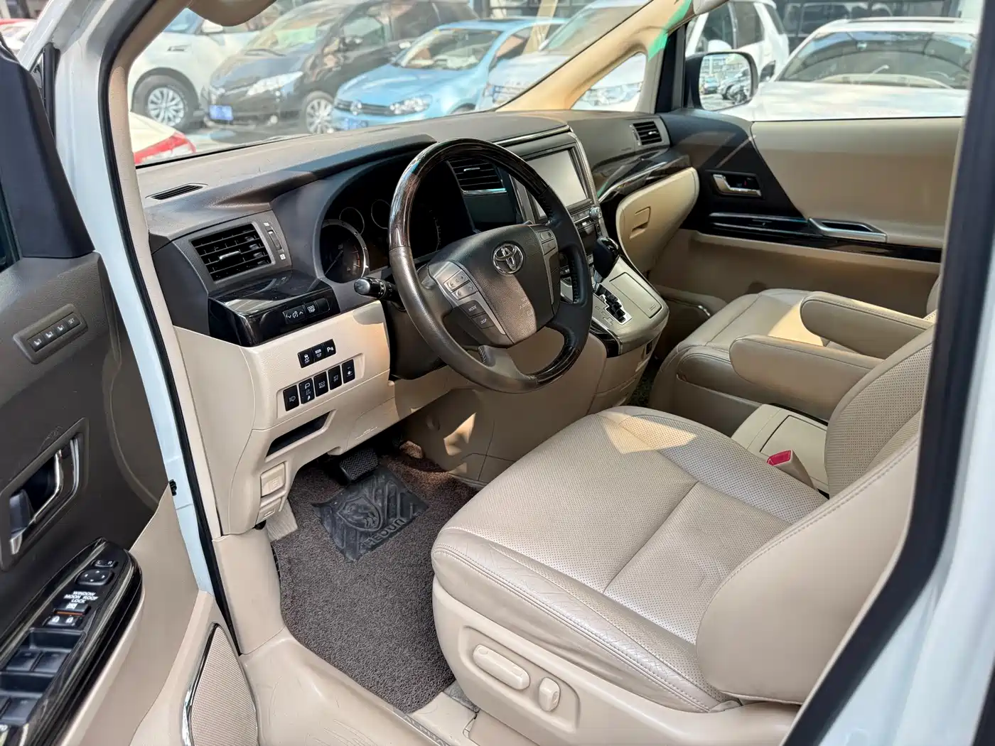 Toyota Alphard 2012 3.5L Luxury Edition фото 4