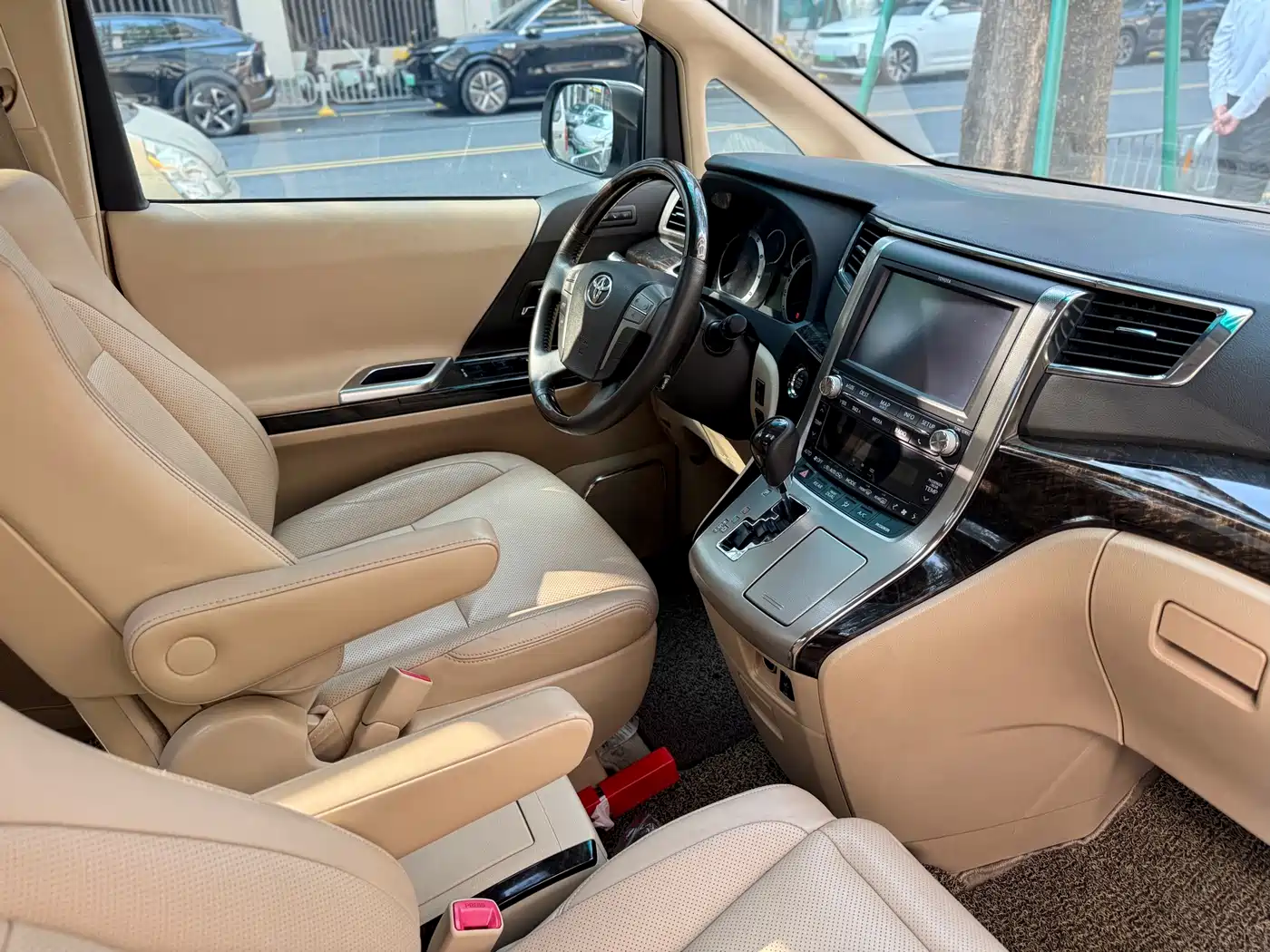 Toyota Alphard 2012 3.5L Luxury Edition фото 9