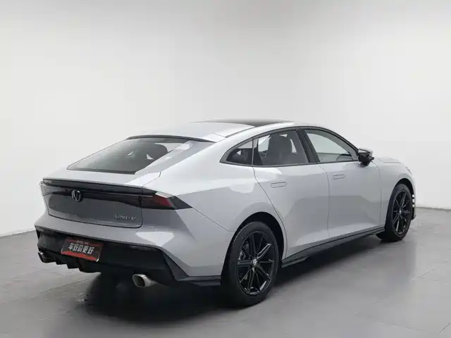 Changan UNI-V 2022 1.5T Premium Model — фото 2