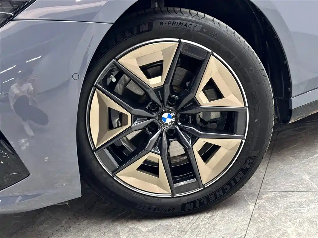 BMW 5 Series 2024 525Li M Sport Package фото 19