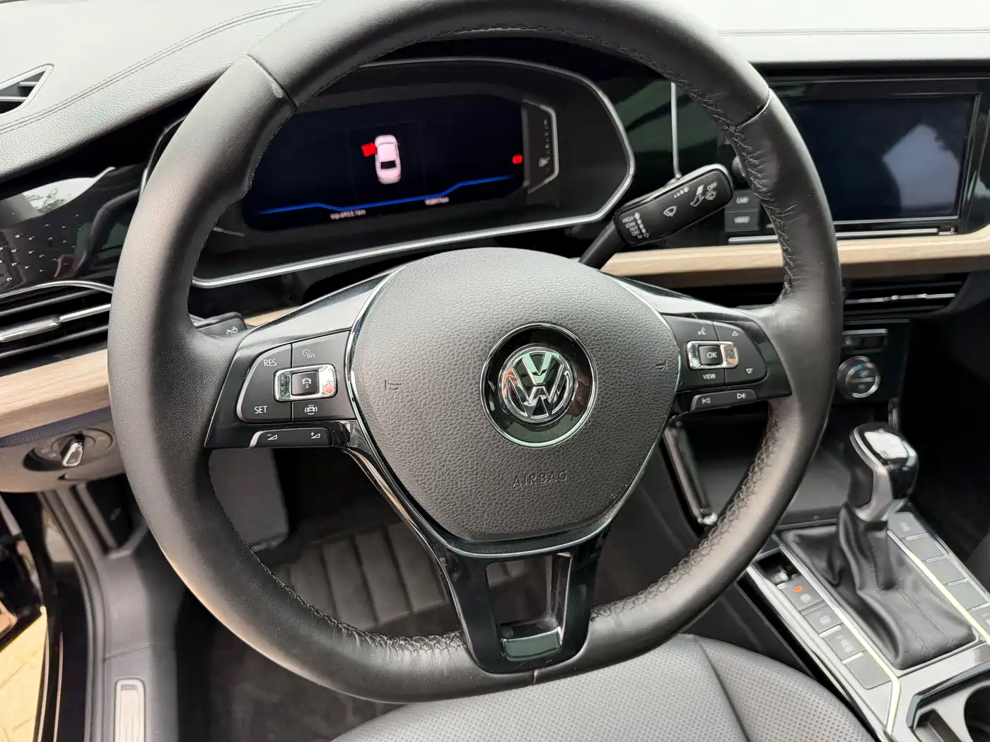 Volkswagen Passat 2019 330TSI Luxury Edition China VI фото 2
