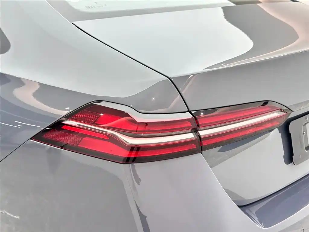 BMW 5 Series 2024 525Li M Sport Package фото 20
